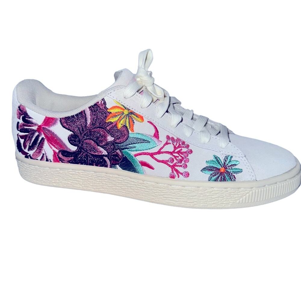 PUMA Suede Hyper Embroidered Women’s sneaker, size 8, color whisper white/orchid
